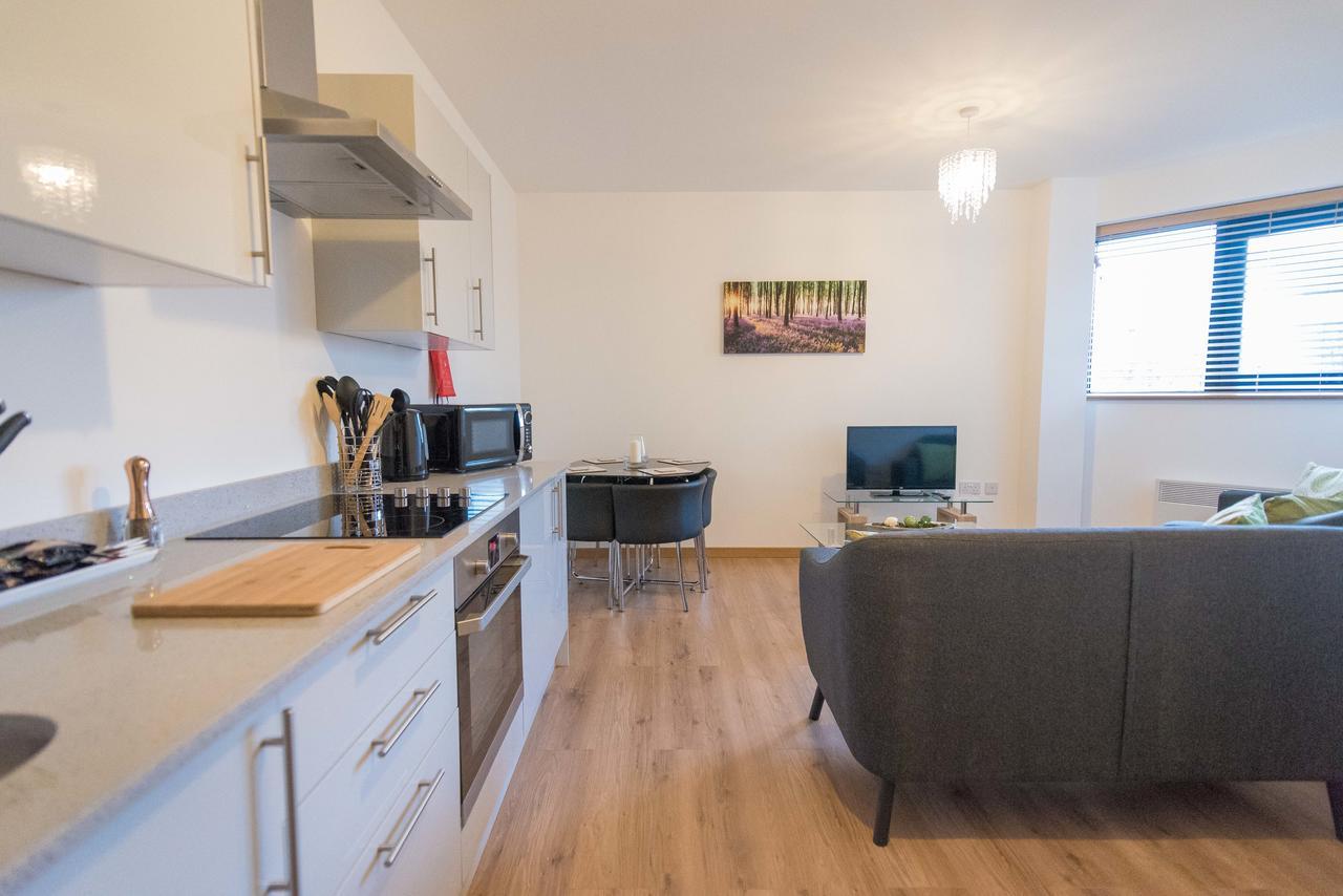 Comfortable Modern Apartment In Swindon, Free Parking Sleeps Up To 5 מראה חיצוני תמונה