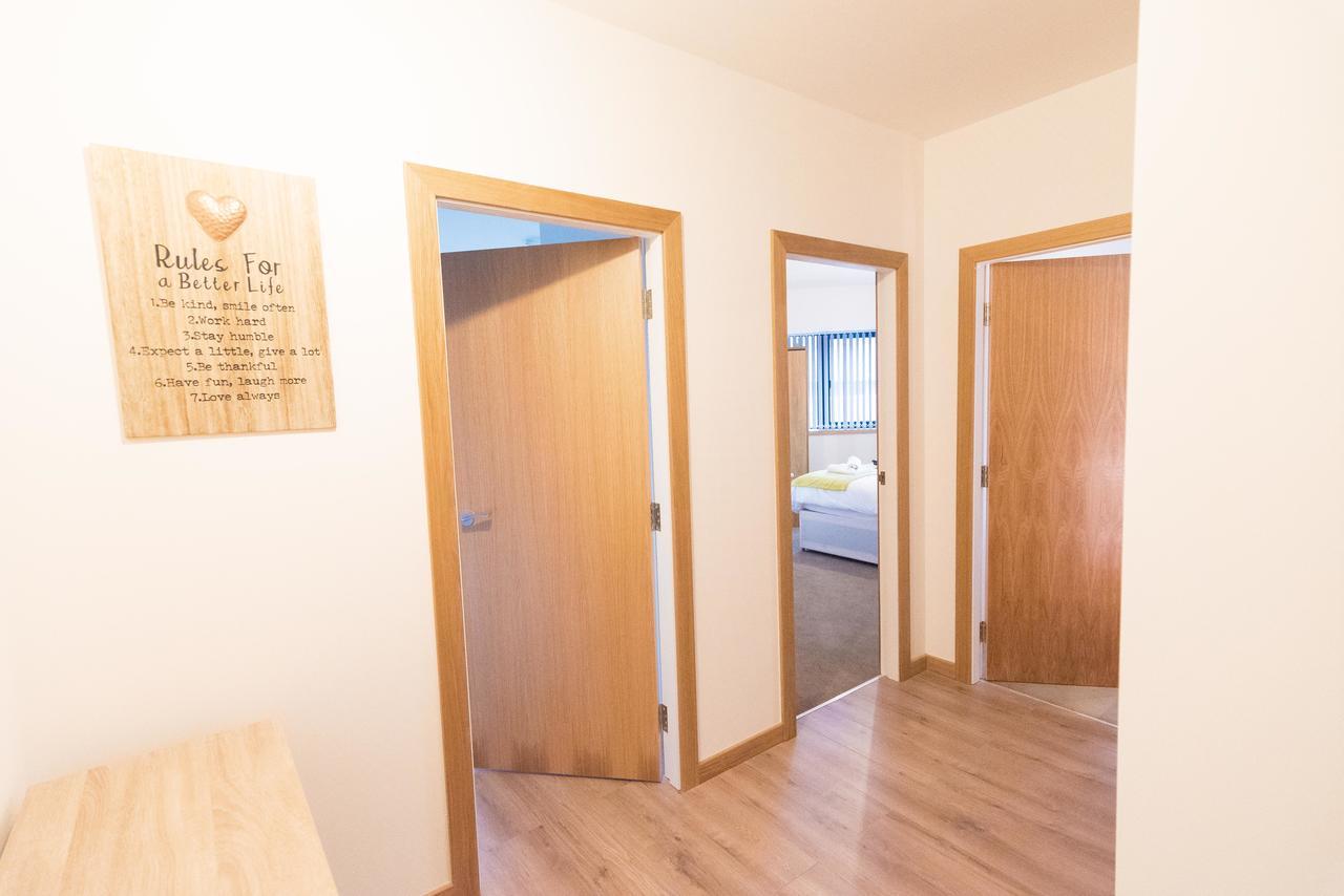 Comfortable Modern Apartment In Swindon, Free Parking Sleeps Up To 5 מראה חיצוני תמונה